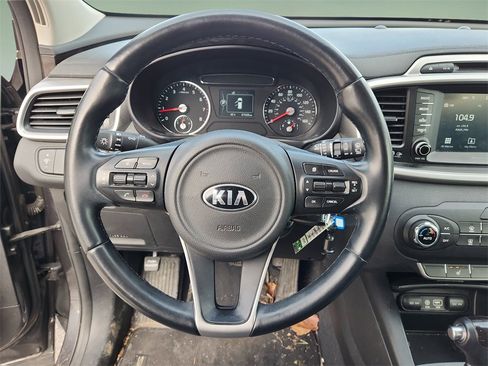 Used 2017 Kia Sorento LX w/ LX Convenience Package image 20