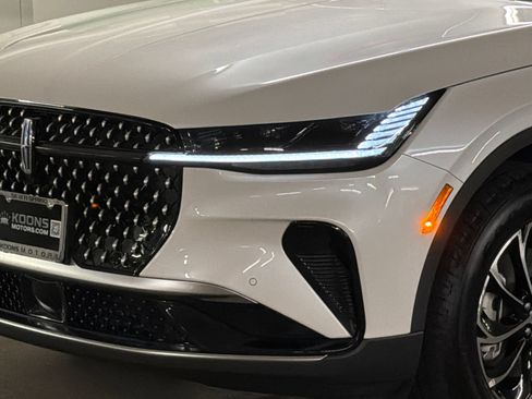 New 2026 Lincoln Nautilus Premier AWD/4WD image 2