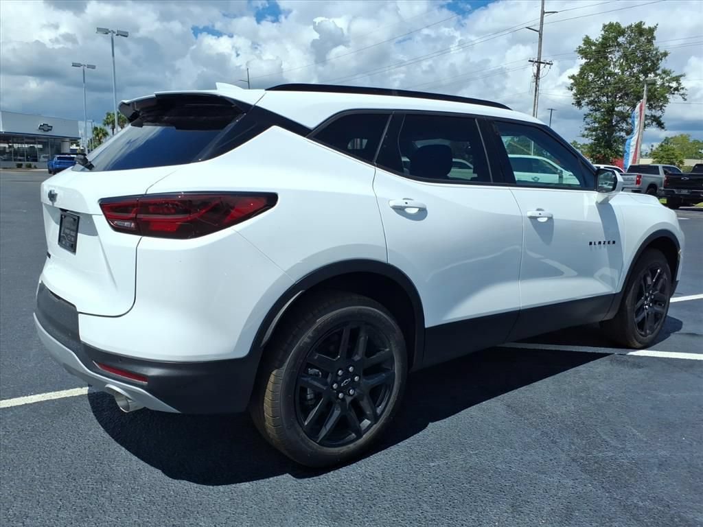 New 2026 Chevrolet Blazer LT w/ Convenience Package FWD image 3