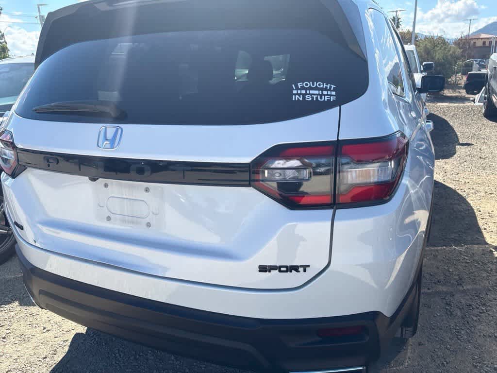 Used 2025 Honda Pilot Sport image 5