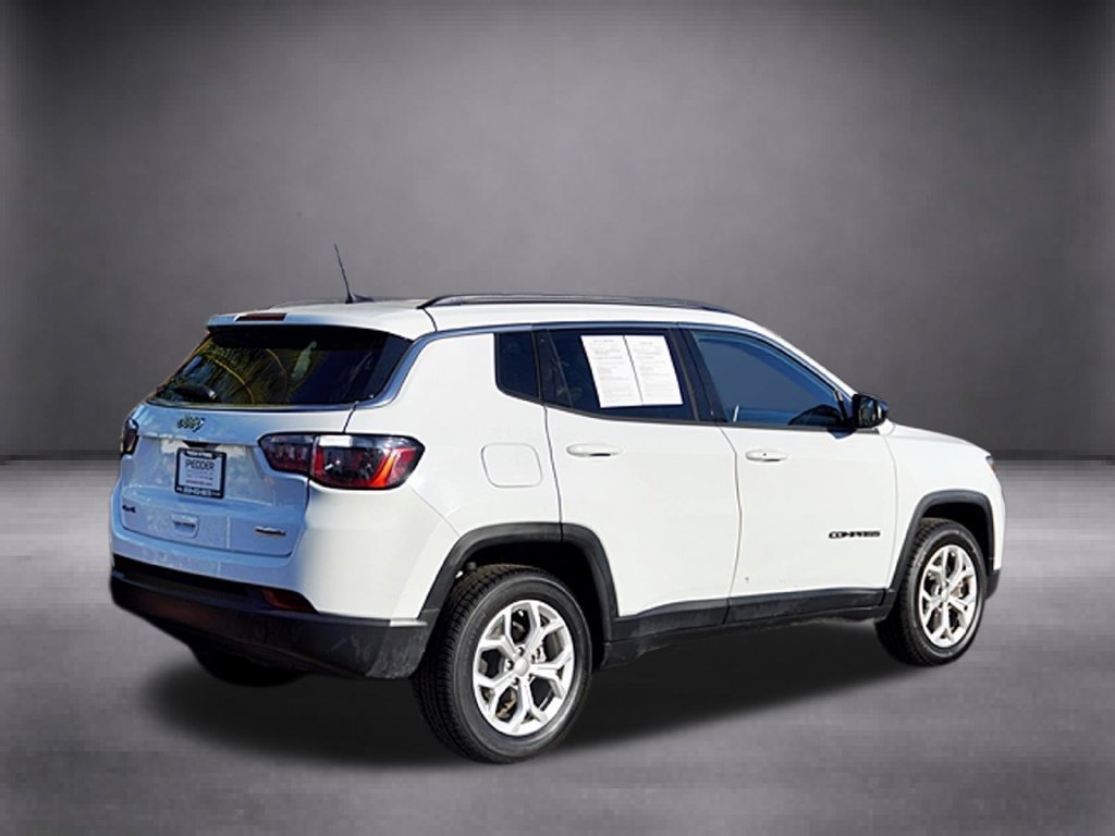 Used 2024 Jeep Compass Latitude AWD/4WD image 4