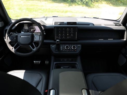 Used 2024 Land Rover Defender 130 V8 image 4