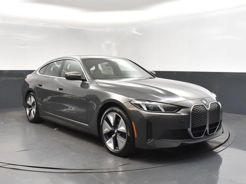 Used 2025 BMW i4 eDrive40 w/ Premium Package RWD image 9
