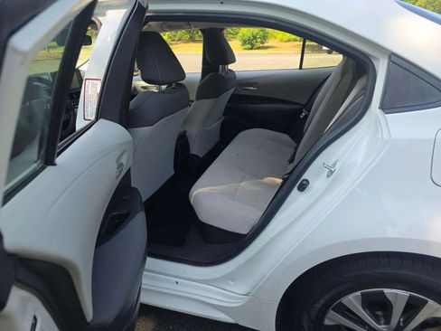 Used 2021 Toyota Corolla LE FWD image 6