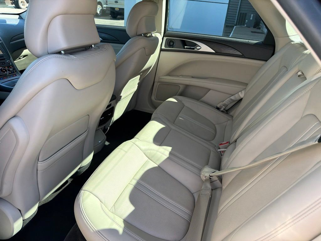 Used 2018 Lincoln MKZ Reserve w/ Magnetic Appearance Package FWD image 27