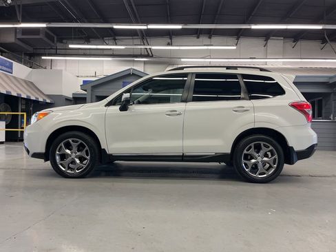 Used 2016 Subaru Forester 2.5i Touring w/ Eyesight & Navigation System image 4