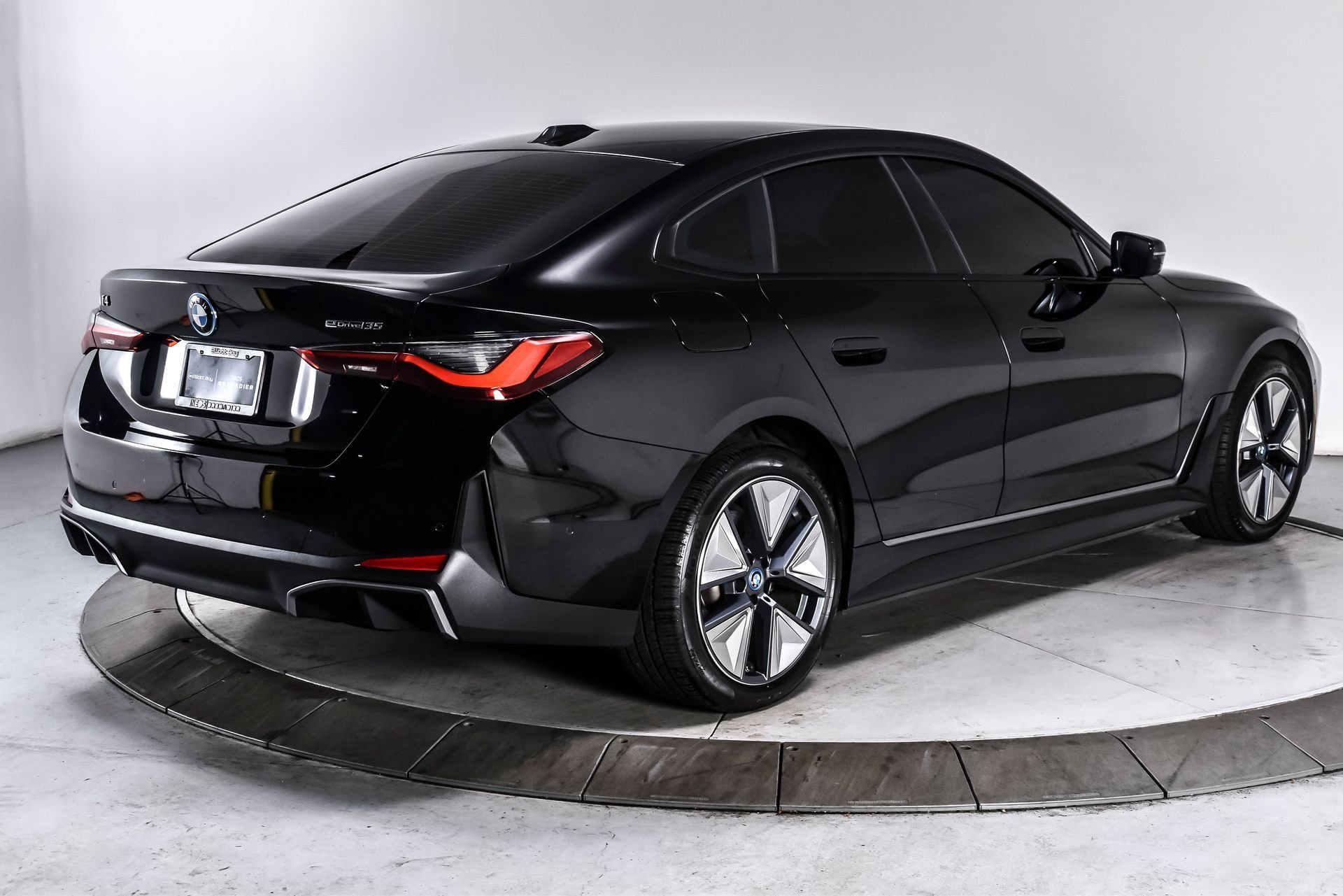 Used 2023 BMW i4 eDrive35 w/ Premium Package RWD image 6