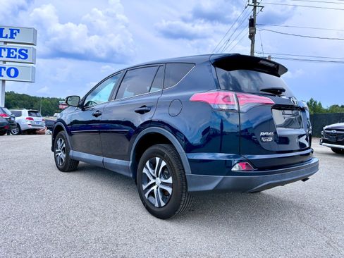 Used 2018 Toyota RAV4 LE w/ All Weather Liner Package FWD image 3
