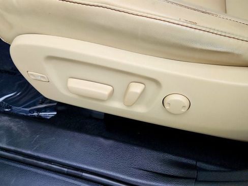 Used 2019 Toyota Highlander XLE AWD/4WD image 12