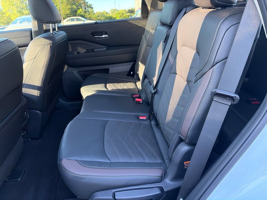 Certified 2025 Nissan Pathfinder Platinum w/ Cargo Package FWD image 23