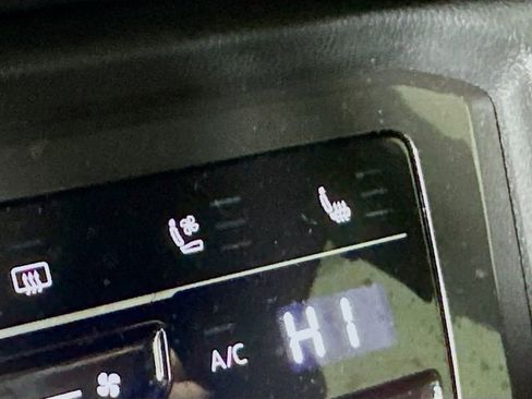 Used 2022 Volkswagen Tiguan SEL R-Line image 21