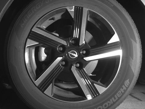 Used 2025 Nissan Sentra SV FWD image 11