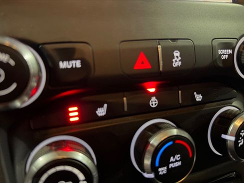 Used 2021 RAM 2500 Big Horn w/ Level 1 Equipment Group AWD/4WD image 31