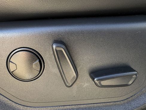 Used 2024 Ford Expedition XLT image 28