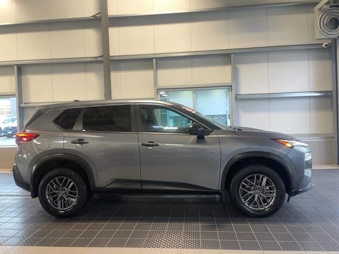 Used 2023 Nissan Rogue S image 4