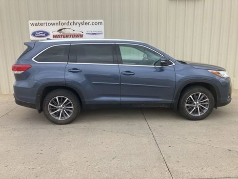 Used 2019 Toyota Highlander XLE w/ Protection Package #3 AWD/4WD image 1
