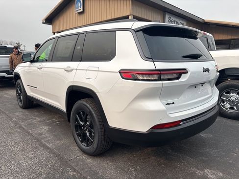 New 2026 Jeep Grand Cherokee L Laredo image 4