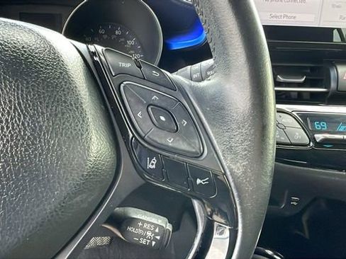 Used 2020 Toyota C-HR XLE image 24