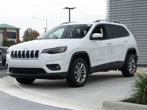 Used 2019 Jeep Cherokee Latitude Plus w/ Comfort/Convenience Group image 6