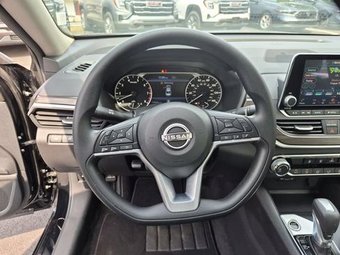 Used 2025 Nissan Altima 2.5 SV FWD image 22