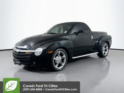 Used 2004 Chevrolet SSR w/ Preferred Equipment Group image 5