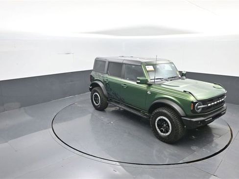 Certified 2022 Ford Bronco Outer Banks w/ Sasquatch Package image 23