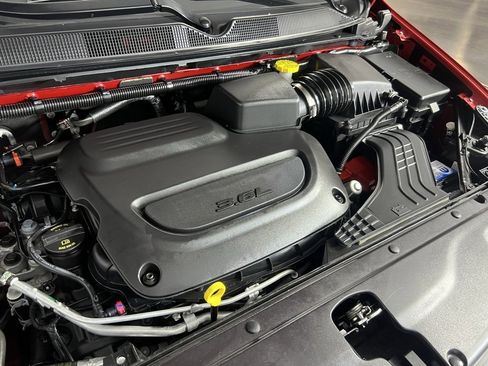 Certified 2024 Chrysler Pacifica Limited image 33