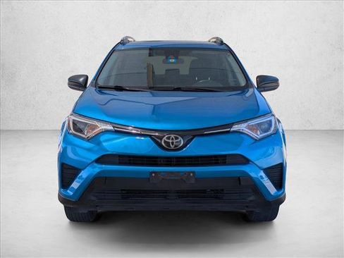 Used 2018 Toyota RAV4 LE FWD image 2