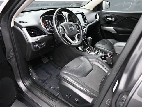 Used 2018 Jeep Cherokee Latitude Plus image 2