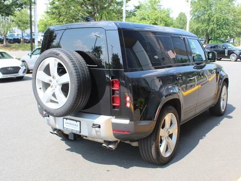 Used 2024 Land Rover Defender 110 SE image 2