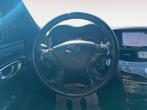 Used 2019 INFINITI Q70 Luxe w/ Sport Package image 12