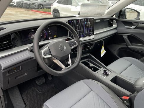 New 2026 Volkswagen Tiguan SE image 11