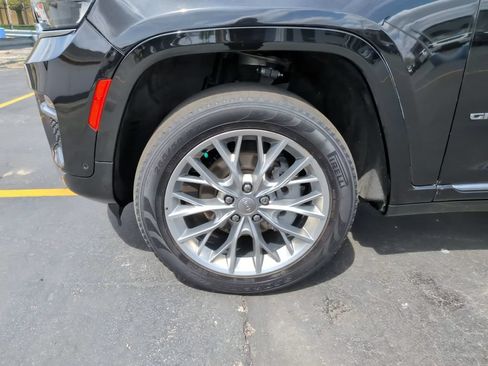 Used 2022 Jeep Grand Cherokee Summit AWD/4WD image 12
