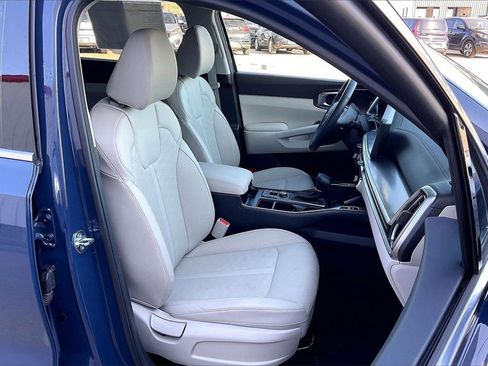 Used 2025 Kia Sorento S image 7