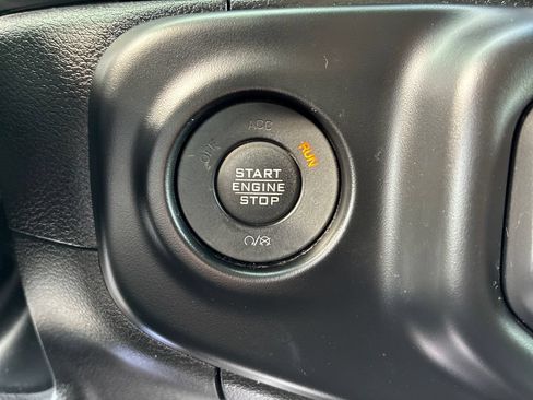 Used 2022 Jeep Gladiator Overland AWD/4WD image 28