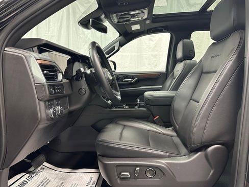 Used 2025 GMC Yukon XL Denali w/ Sun & Power Step Package image 15