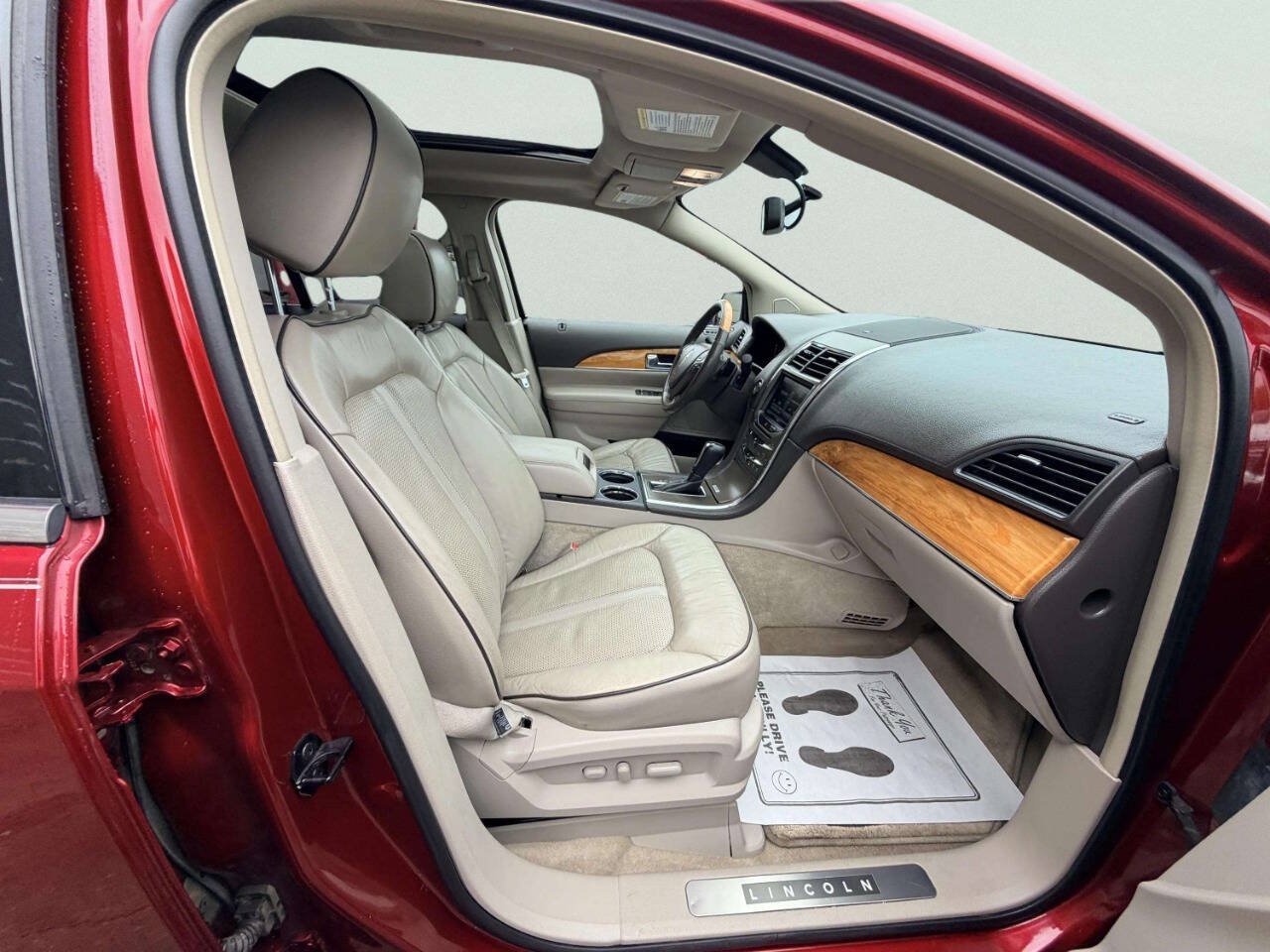 Used 2014 Lincoln MKX AWD w/ Equipment Group 102A image 30