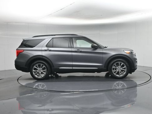 Certified 2021 Ford Explorer XLT w/ Equipment Group 202A RWD image 31