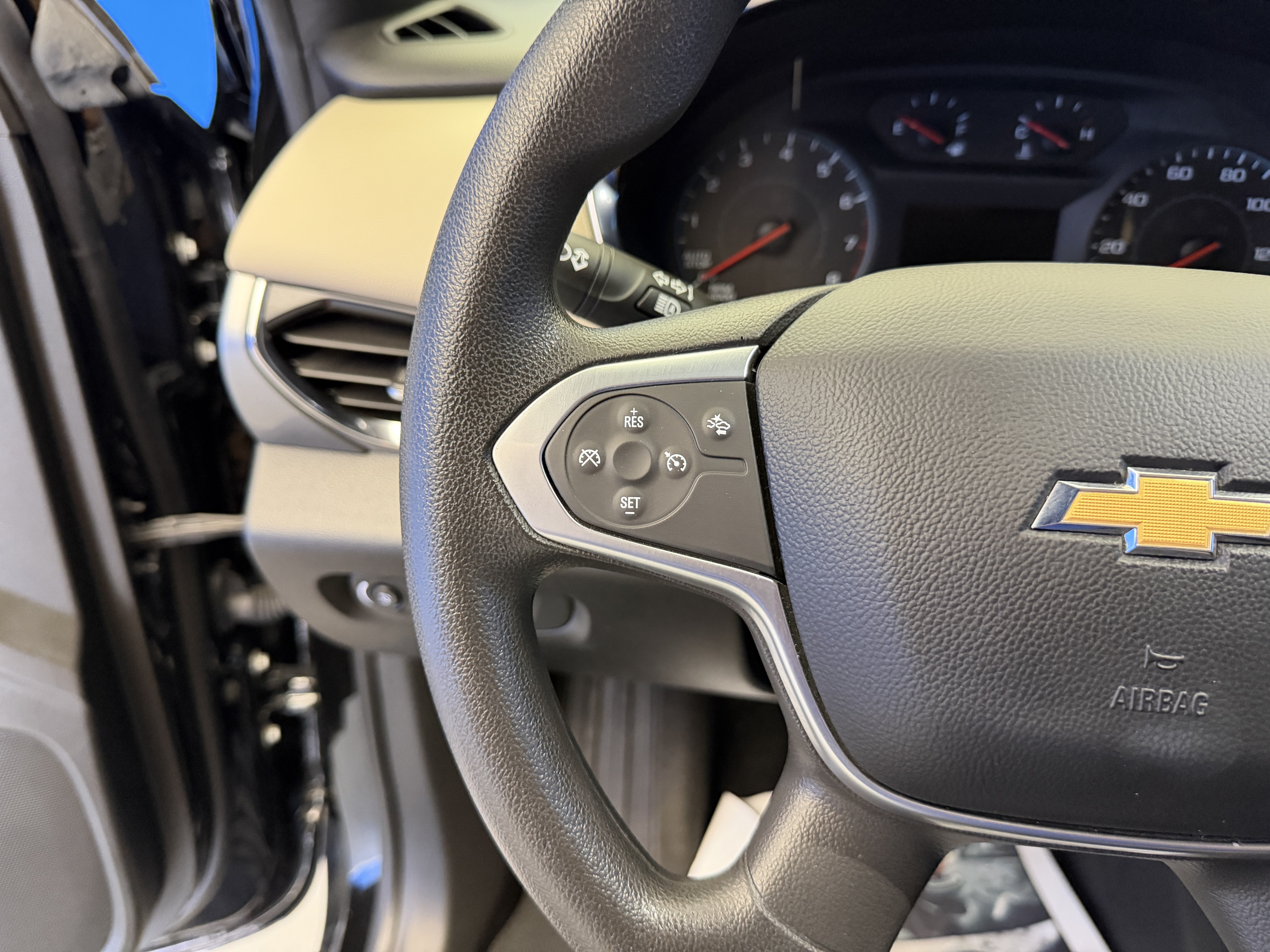 Used 2023 Chevrolet Traverse LS FWD image 14