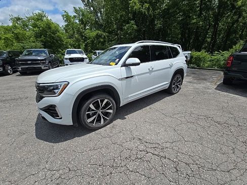 Used 2024 Volkswagen Atlas SEL Premium R-Line AWD/4WD image 2