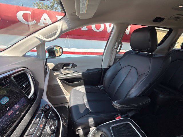 Used 2024 Chrysler Pacifica Touring-L FWD image 14