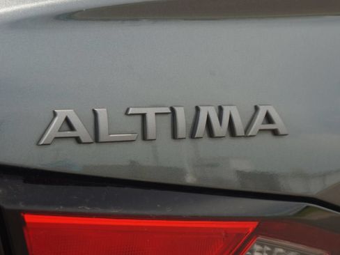 Used 2024 Nissan Altima 2.5 SV FWD image 17