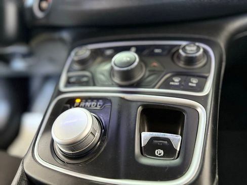 Used 2015 Chrysler 200 Limited image 29