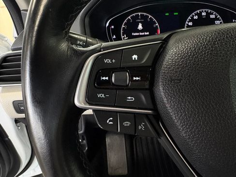 Used 2018 Honda Accord Touring image 16