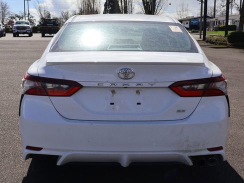 Used 2024 Toyota Camry SE image 5