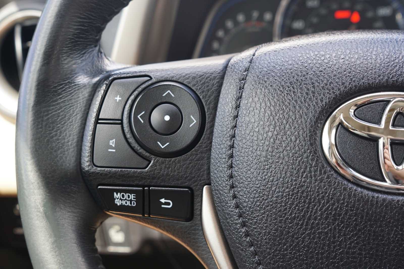 Used 2015 Toyota RAV4 Limited w/ Technology Package FWD image 15