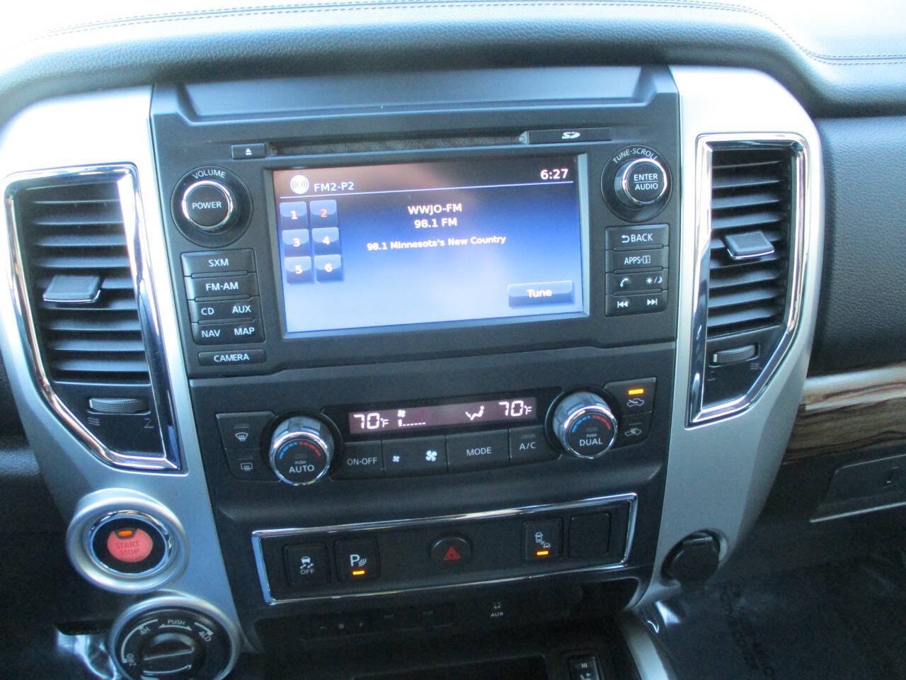 Used 2016 Nissan Titan SL AWD/4WD image 38