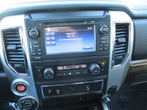 Used 2016 Nissan Titan SL AWD/4WD image 38