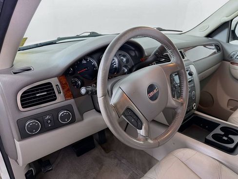 Used 2011 GMC Yukon XL SLT w/ SLT-2 Equipment Package AWD/4WD image 10