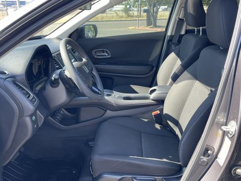 Used 2017 Honda HR-V EX image 11